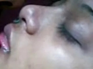 Pornó videókat nézve így tetszett szörös pina neki, jó minőségű, Ázsia kategóriájában.