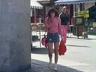Nézze meg a videót pornó Ani DP kemény, mindkét lyuk jó minőségű, szőrös punci masszázs szex, anális szex.